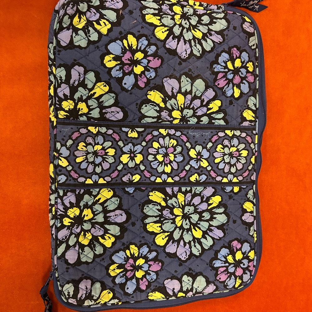 VERA BRADLEY LAPTOP SLEEVE QUILTED COVER in the retired INDIGO POP pattern